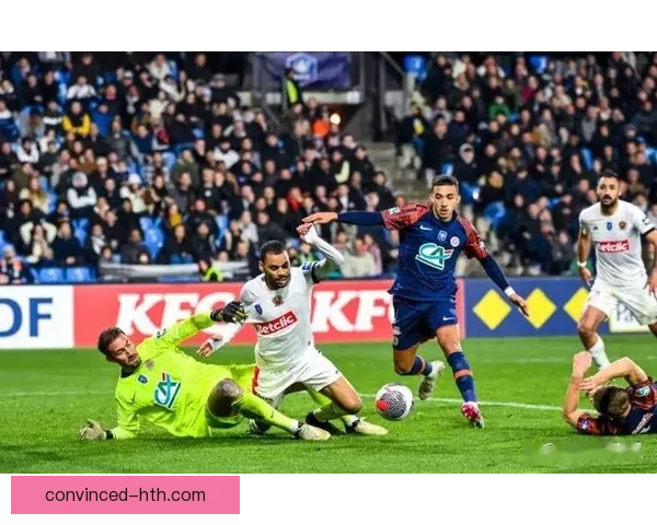 欧洲足坛激烈争夺战升级，顶级俱乐部争夺明星球员新赛季前瞻