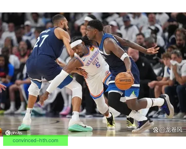 NBA季后赛激战正酣 巨星纷纷展现绝佳表现 球迷期待决赛对决